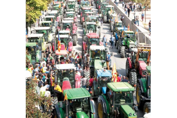 مدريد أمام تحدي «الطلاق» مع كاتالونيا غداً