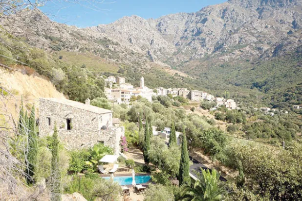 تباطؤ سوق العقارات يجذب المشترين إلى مدينة كورسيكا الفرنسية