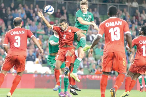 كيفن دويل مهاجم آيرلندا اضطر إلى الاعتزال بناءً على نصائح طبية لأن ركل الكرة بالرأس يسبب له صداعاً مستمراً 