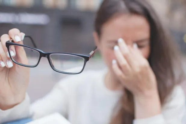 مشاكل العيون تهدد تحصيل الطلبة العلمي في إسبانيا