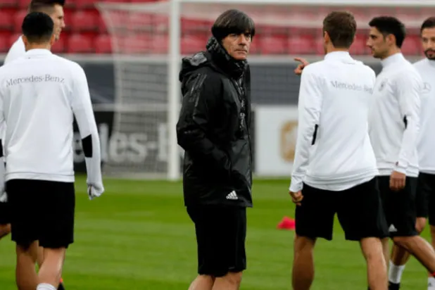 لوف صنع منتخباً ألمانياً جديداً قادراً على الحفاظ على اللقب (إ.ب.أ)