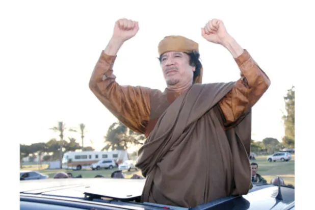 القذافي سرّح جيشه وتوجّه للموت في سرت