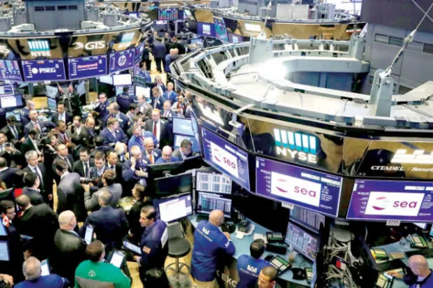 ترمب يبدو غير قادر على التمييز بين «وول ستريت» والوضع في الشارع