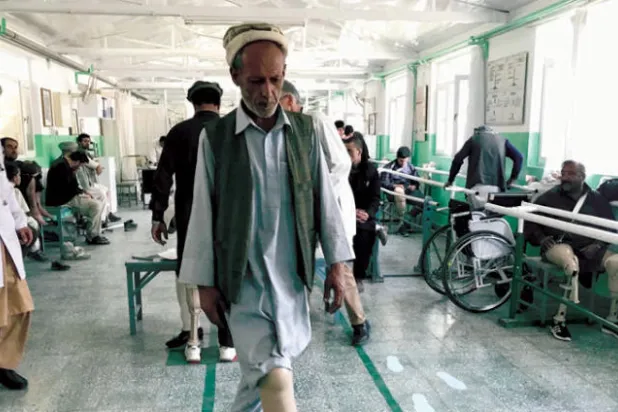 كابل: ارتفاع وتيرة العنف يجبر الصليب الأحمر على إغلاق عياداته