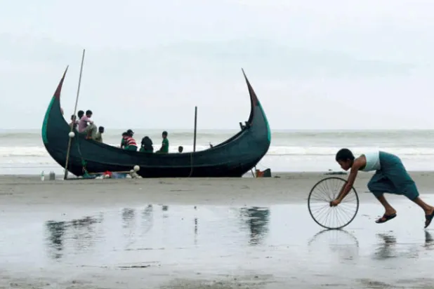 انقلاب قارب للاجئي الروهينغا قبالة بنغلاديش