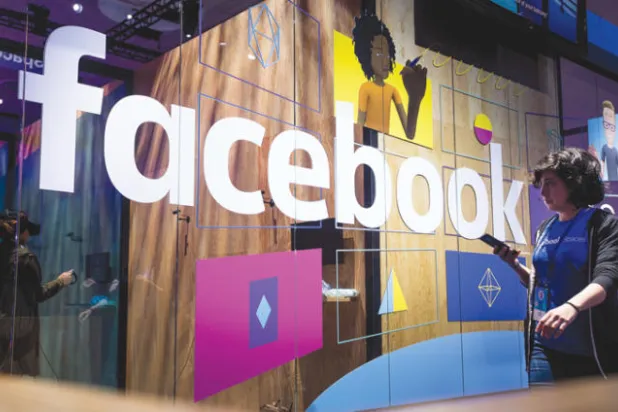 «فيسبوك» يفجر جدلاً بين شعراء العرب