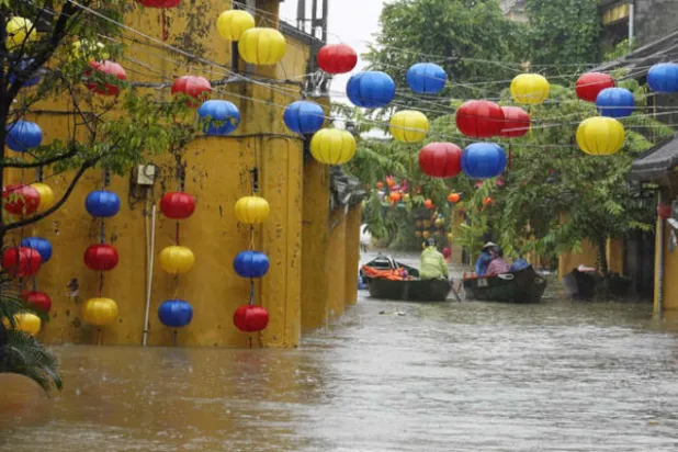 إعصار «دامري» يشلّ فيتنام