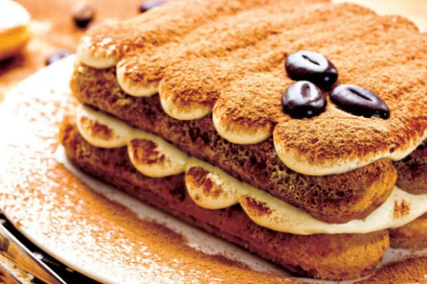 عامل في مصنع نظارات يتفوّق على صانعي التيرامسو