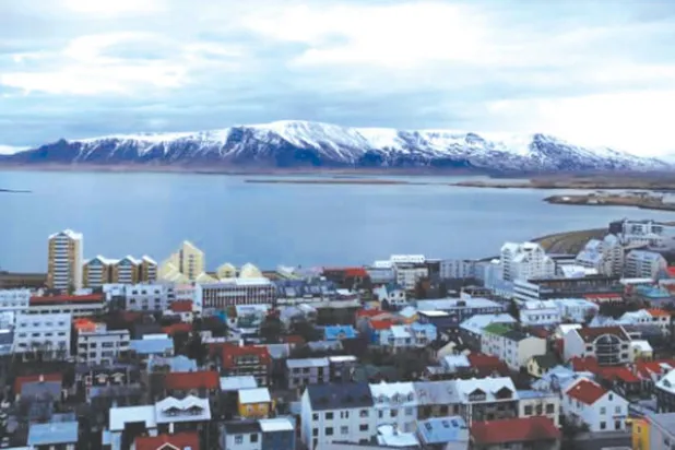 السياحة تعزز الوضع المالي في آيسلندا لكنها تزعج السكان