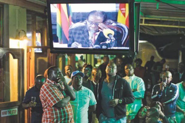 موغابي يخاطب الأمة ويتحدّى إجراءات عزله