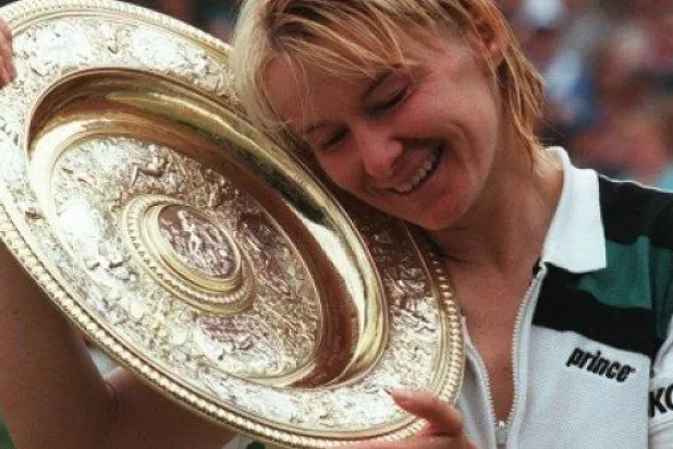 وفاة بطلة «ويمبلدون» السابقة التشيكية نوفوتنا