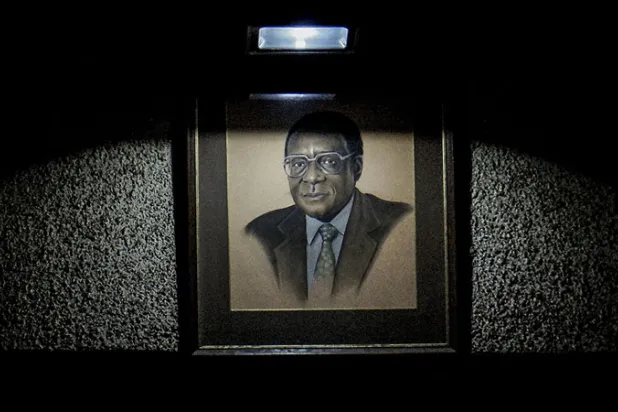 «سي إن إن»: موغابي وضع مسودة خطاب استقالة