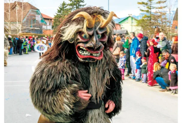 كرنفالات «كرامبوس»... قوامها القبح وإرعاب الحاضرين