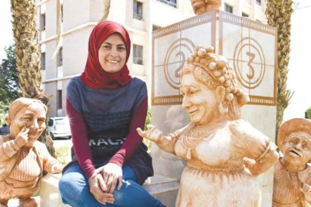 تشكيلية مصرية تخلد ذكرى نجوم الفن  الراحلين بتماثيل من البرونز والنحاس