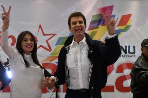 سالفادور نصرالله من ائتلاف التحالف اليساري ضد الدكتاتورية يعلن فوزه في الانتخابات الرئاسية. (ا.ف.ب)