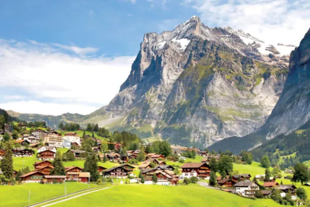 قرية سويسرية تدفع 25 ألف فرنك لجذب الشباب إلى الإقامة فيها