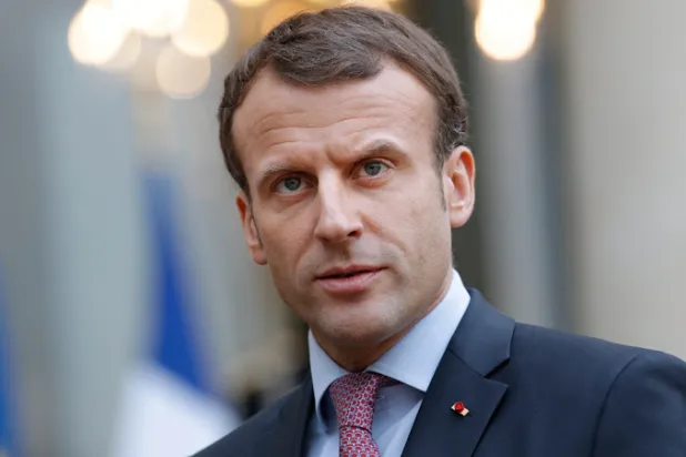 ماكرون إلى الجزائر وقطر
