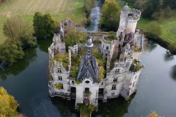 جهد جماعي لإنقاذ قلعة من القرن الـ13 في فرنسا