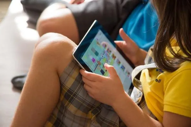 «يوتيوب» سيعزز فرق العمل لمراجعة المحتوى الذي يدعم التطرف