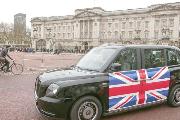 تاكسي لندن الشهير بنسخة جديدة كهربائية