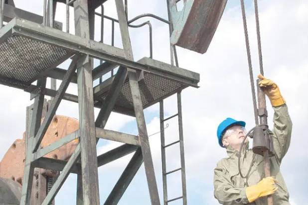 المحللون يرفعون توقعاتهم 3 دولارات لـ«برنت» في 2018 ودولارين للخام الأميركي