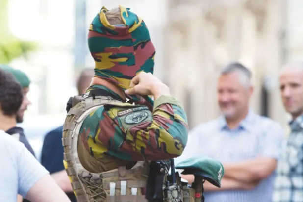 انتشار الجنود في شوارع أوروبا لمنع الإرهاب... هل يعد إضعافاً لقدراتهم في زمن الحرب؟