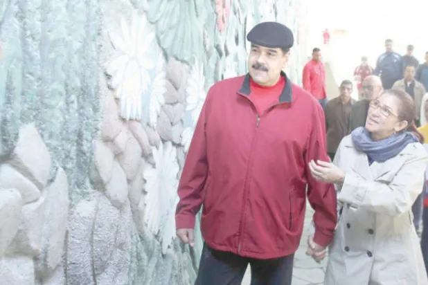 الرئيس الفنزويلي يحكم قبضته على معظم مؤسسات الدولة