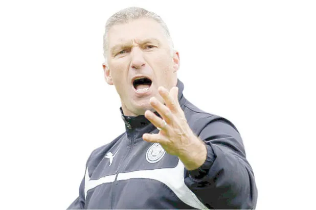 نايجل بيرسون: قيادة فريق بلجيكي مغمور لا يمنع متعتي بكرة القدم