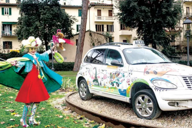 تاكسي بيلاندي المخصص لنقل مرضى السرطان من الأطفال للمستشفيات (نيويورك تايمز)