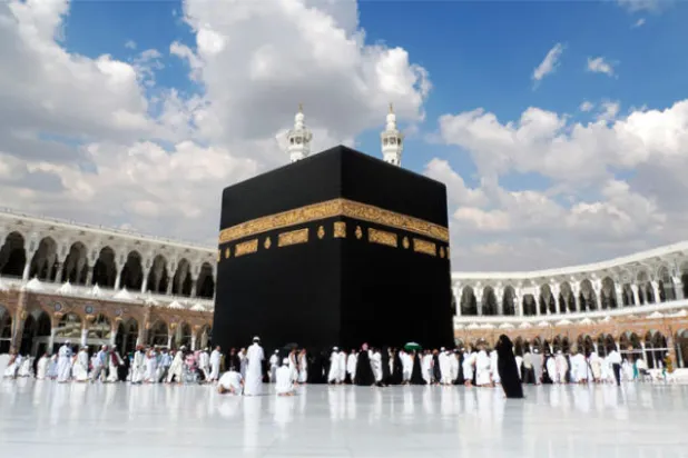 انطلاق قافلة معتمرين في برنامج ضيافة خادم الحرمين الشريفين للعمرة