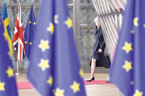 تيريزا ماي تصل «ضعيفة» إلى مفاوضات القمة الأوروبية في بروكسل