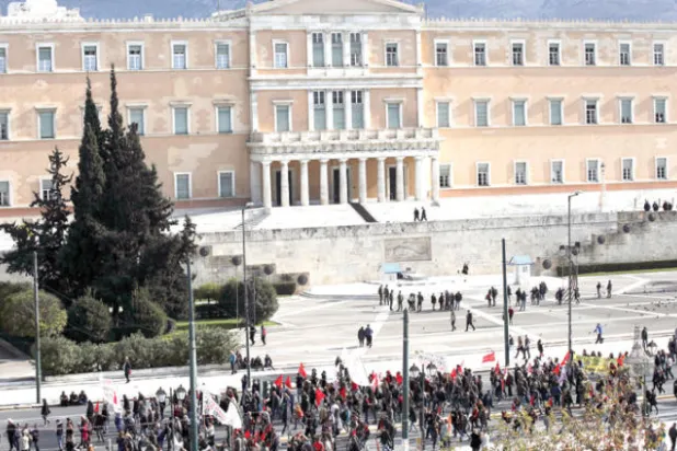 إضراب عام ومظاهرات في اليونان احتجاجاً على إصلاح قانون العمل