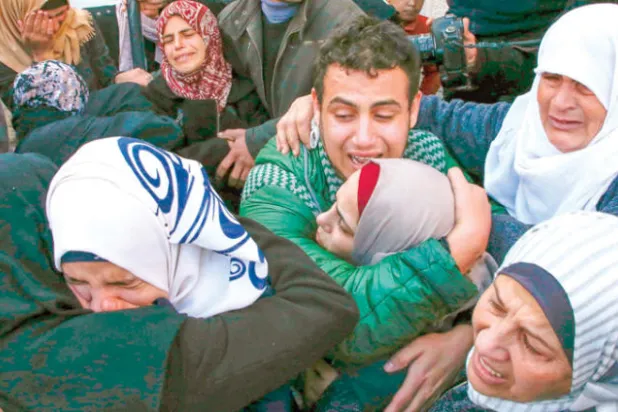 فلسطين تشيع قتلى الاحتجاجات... و«فتح» تطالب بتصعيد الانتفاضة