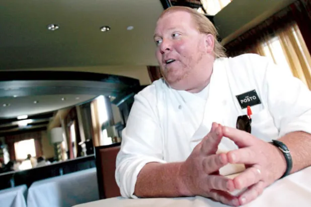 فصل طاه أميركي شهير بعد اتهامه بالتحرش طوال عقدين