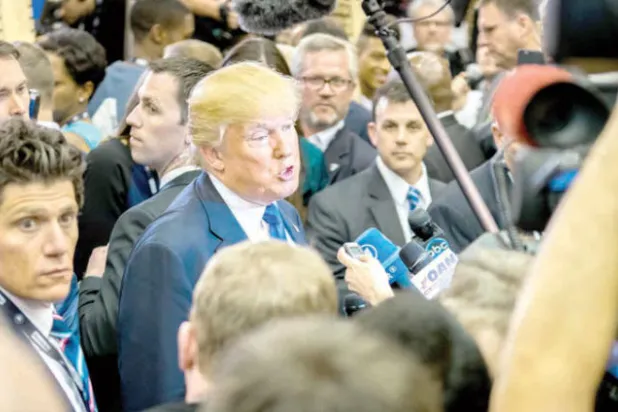 ينتقد ترمب دائماً وسائل الإعلام التقليدية ويتهمها بنشر {الأخبار المزيفة» 