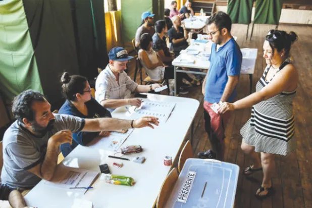 منافسة حادة بين اليمين واليسار على رئاسة تشيلي