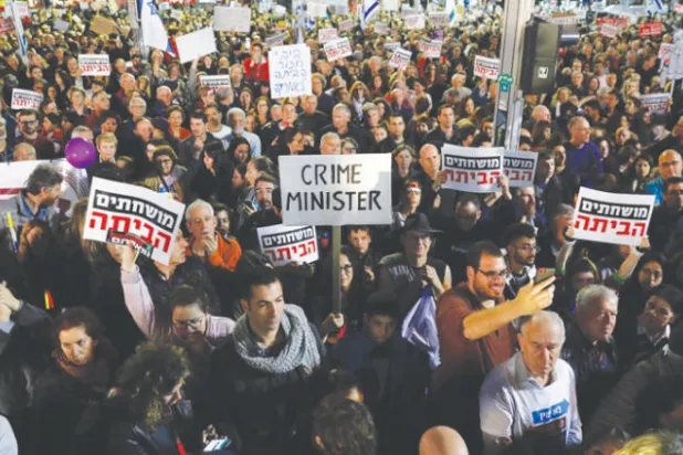 عشرات الآلاف يتظاهرون للمطالبة بسجن نتنياهو