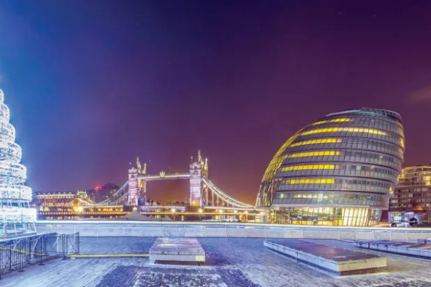 لندن تلبس  حلة الميلاد