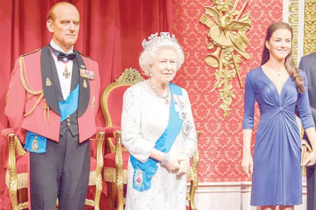 تماثيل العائلة المالكة البريطانية في {متحف الشمع}