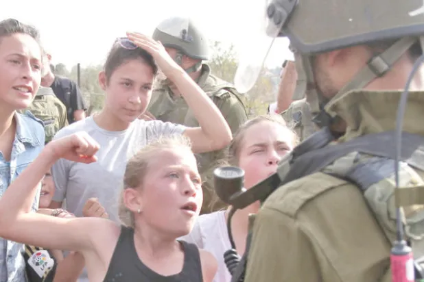 تمديد اعتقال والدة عهد الفلسطينية وابنة عمها