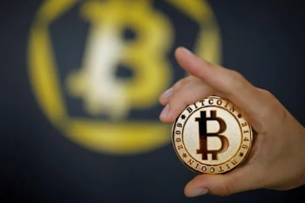 «بيتكوين» نحو أسوأ أسبوع منذ 2013... هل ستنفجر الفقاعة؟