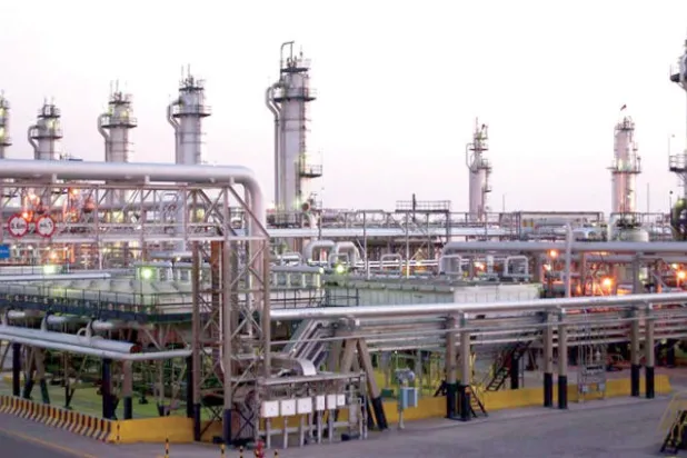 «أرامكو»: بناء مرافق إنشائية بمعامل ضغط الغاز في حرض والحوية