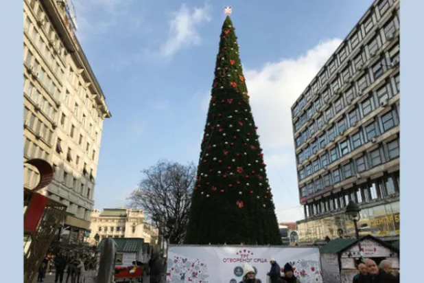 أغلى شجرة {كريسماس} في صربيا تثير جدلاً