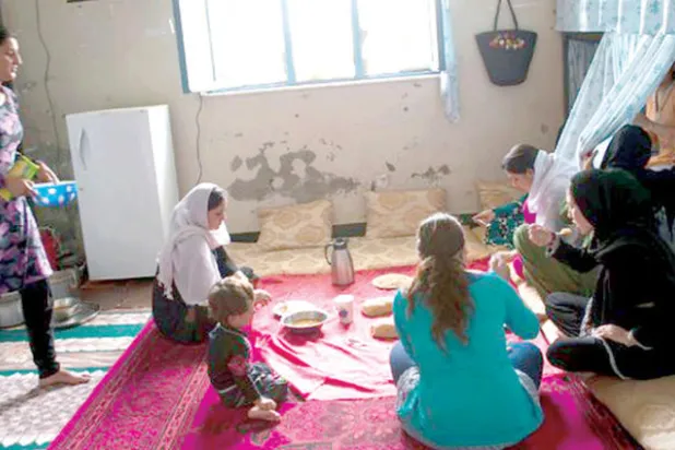 الأطفال الأفغان والحياة داخل زنزانة