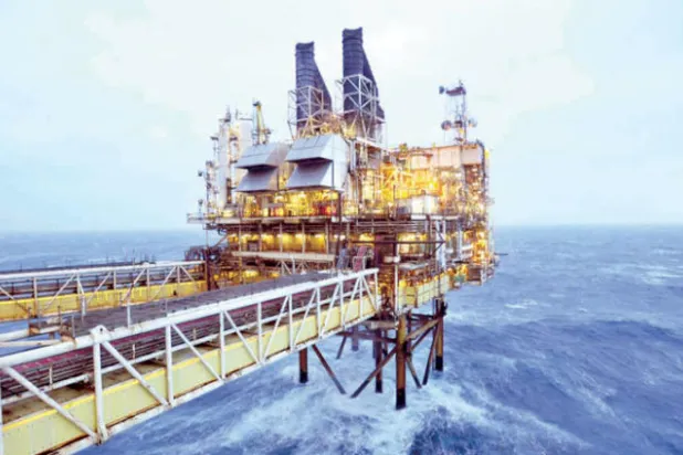 النفط يكسر حاجز 67 دولاراً للمرة الأولى منذ صيف 2015... ثم يتراجع