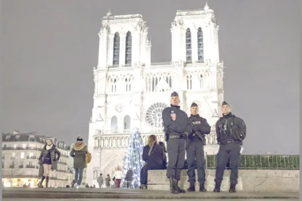 الأمن الفرنسي يحبط محاولتين إرهابيتين في باريس وليون