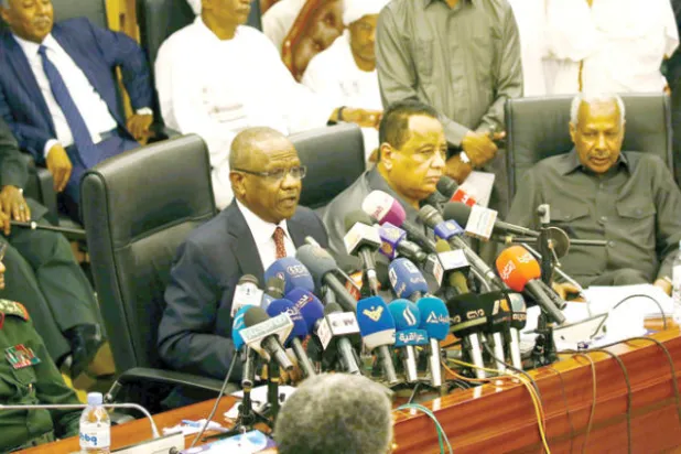 السودان... عام رفع العقوبات الأميركية بمساعدة سعودية