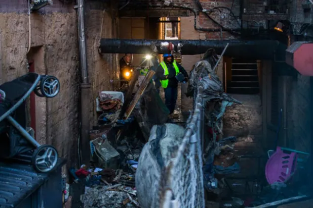 12 قتيلاً في نيويورك بأسوأ حريق منذ عقود يحصد