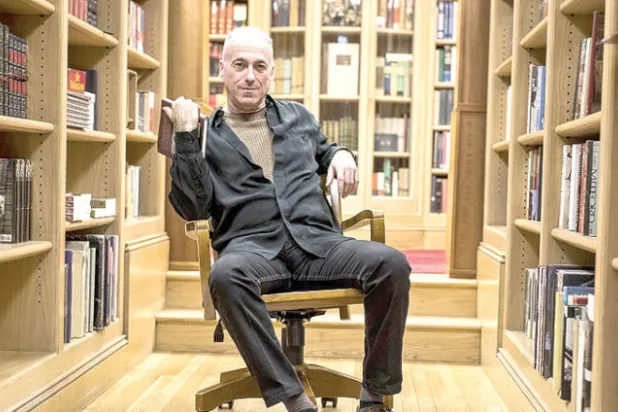 باري سينغر مالك مكتبة «تشارتويل» المتخصصة  في كل ما يتعلق بونستون تشرشل (نيويورك تايمز)