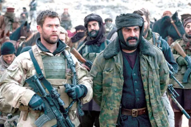 معارك على خط النار في «قوّة من 12»